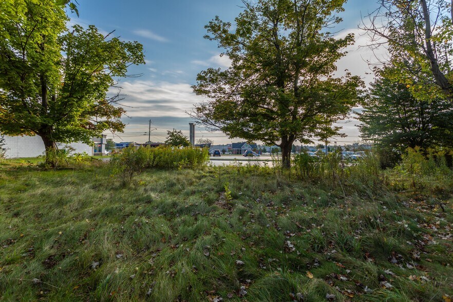 More Photos Of 6850 Main St, Williamsville Light Distribution For Lease