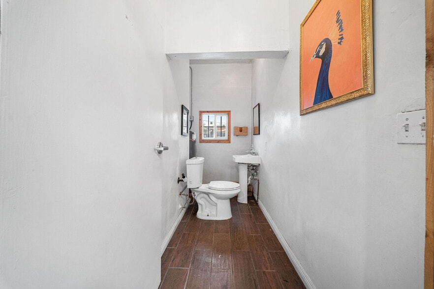 More Photos Of 5254 Alhambra Ave, Los Angeles Distribution For Sale
