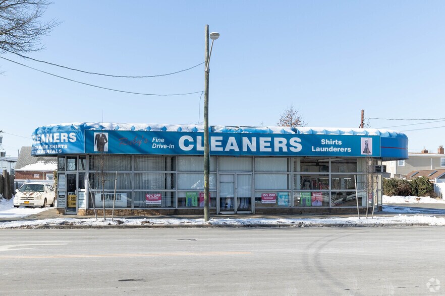 More Photos Of 25 Nassau Blvd, West Hempstead Freestanding For Sale