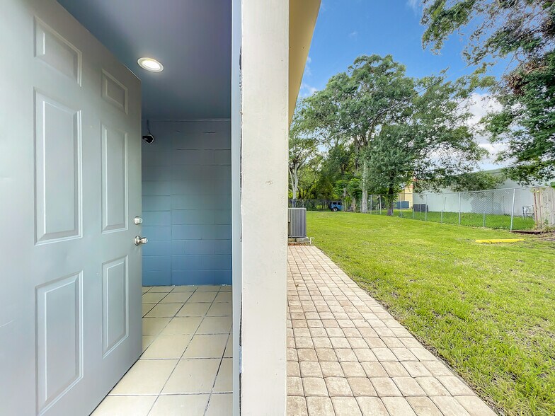 More Photos Of 1906 Murdock Blvd, Orlando Office For Lease