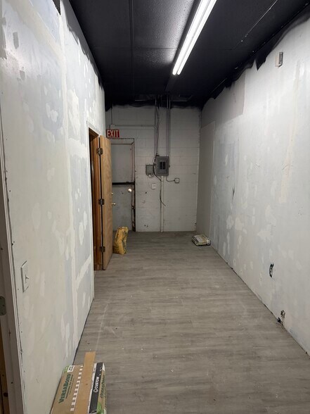 More Photos Of 6801-6859 Longview Rd, Kansas City Unknown For Lease