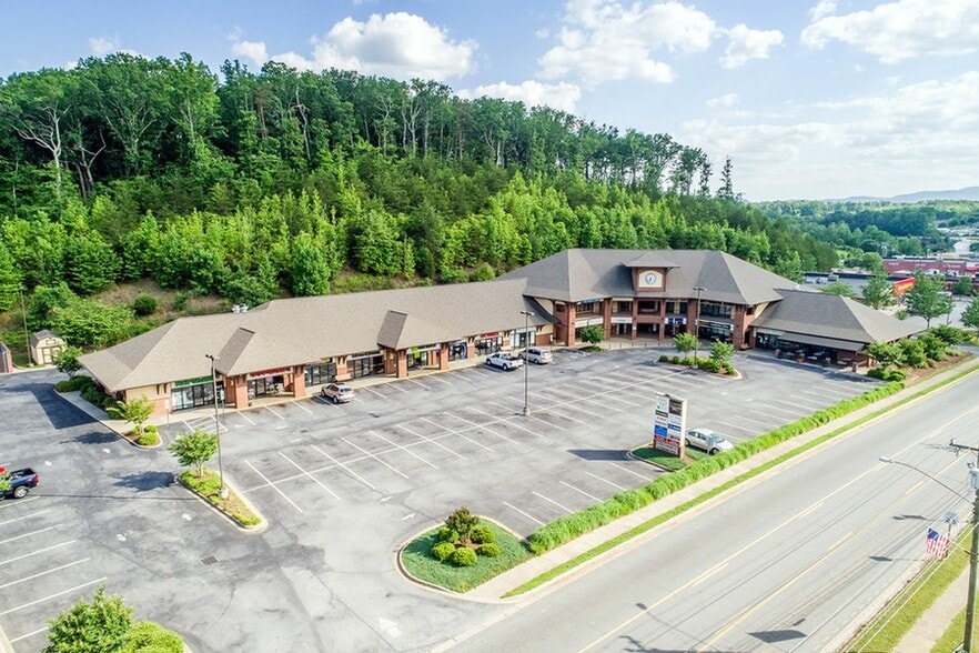 More Photos Of 155 W Mills St, Columbus Storefront Retail Office For Lease