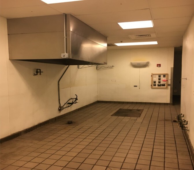 More Photos Of 1219 Filbert St, Philadelphia Parking Garage For Lease