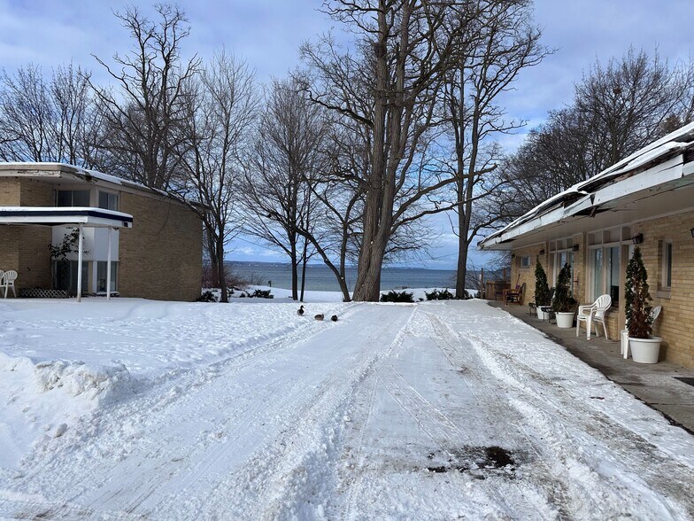 More Photos Of 841 E Front St, Traverse City Hotel For Sale