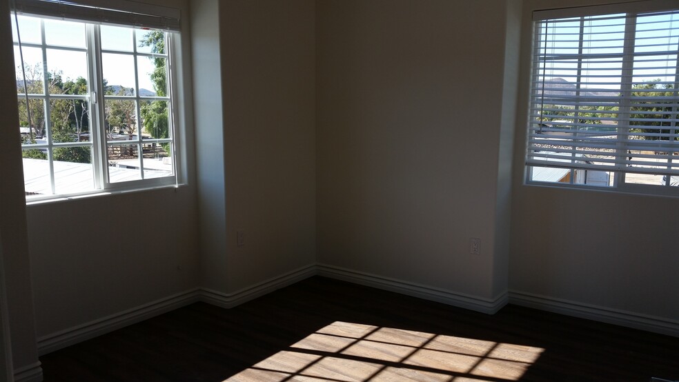 More Photos Of 1378-1380 Patricia Ave, Simi Valley Apartments For Sale