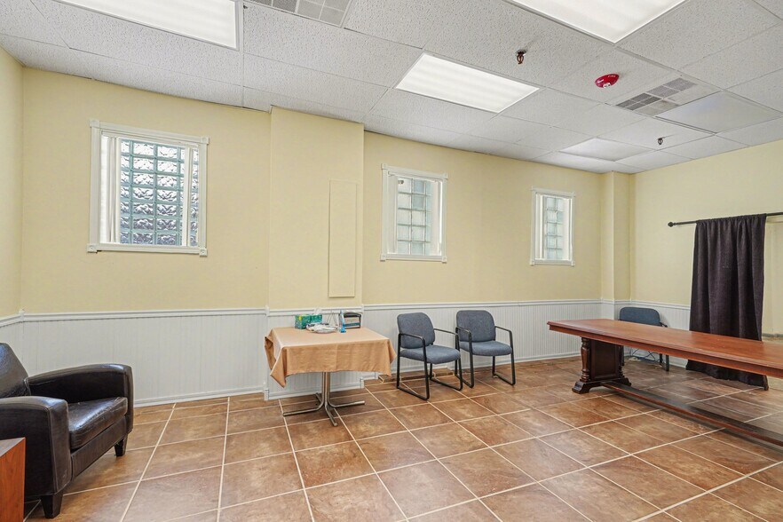 More Photos Of 49 S 2nd St, New Vienna Manufacturing For Lease