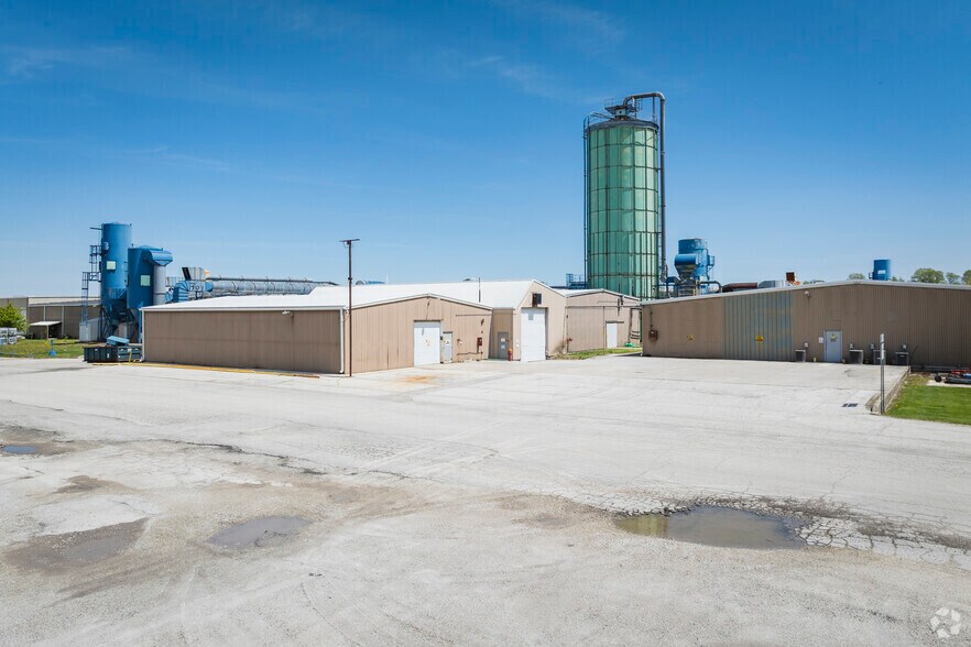 More Photos Of 458 2nd Ave, Tiffin Manufacturing For Sale