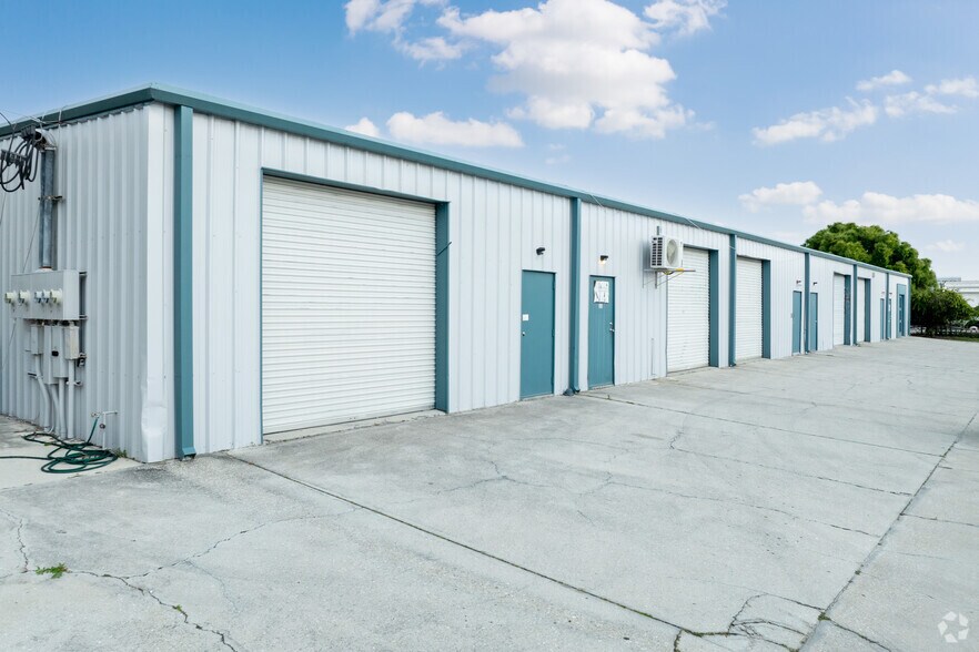 More Photos Of 12700 Metro Pky, Fort Myers Warehouse For Lease