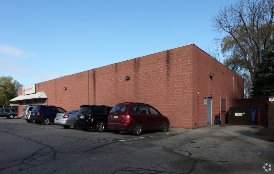 More Photos Of 100 Franklin St, Mercer Drugstore For Lease