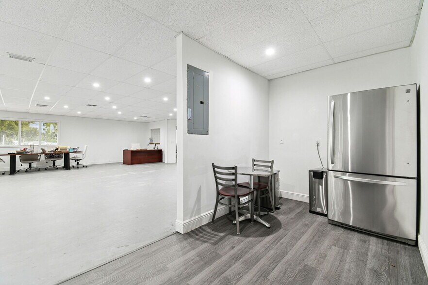 More Photos Of 12425 N Florida Ave, Tampa Medical For Lease