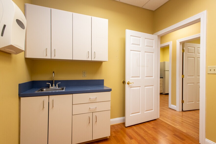 More Photos Of 75 Thomas Johnson Dr, Frederick Medical For Sale