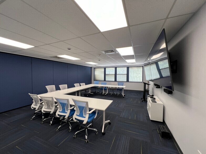 More Photos Of 8300 Dow Cir, Strongsville Light Distribution For Lease