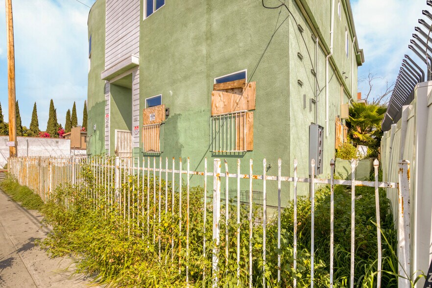 More Photos Of 6500 S Main St, Los Angeles Apartments For Sale