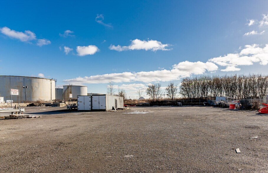 More Photos Of 2073 Piper Ln, London Warehouse For Sale