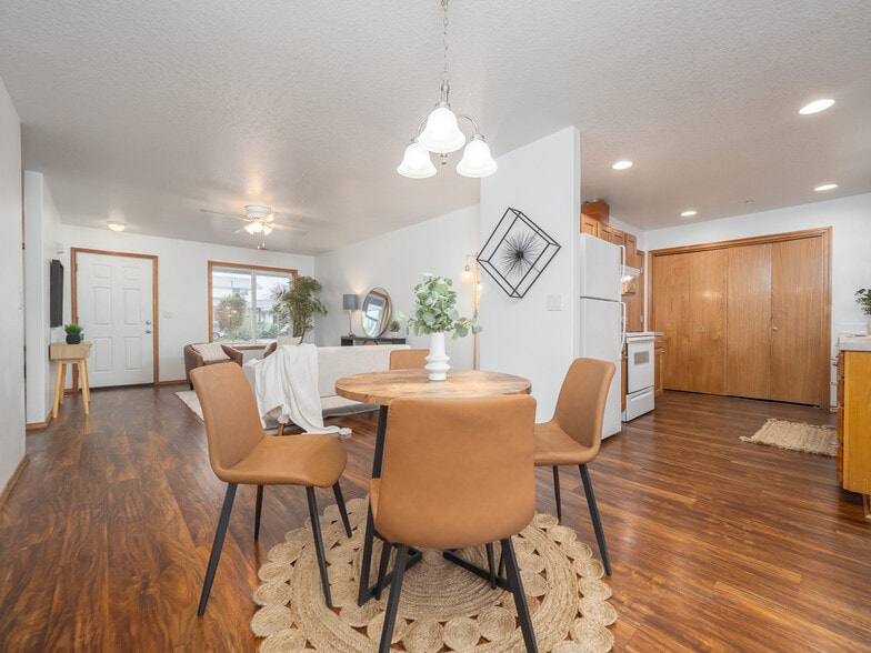 More Photos Of 402 E Washington St, Carlton Multifamily For Sale