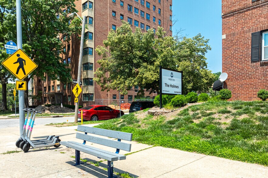 More Photos Of 3457 Holmes St, Kansas City Apartments For Sale