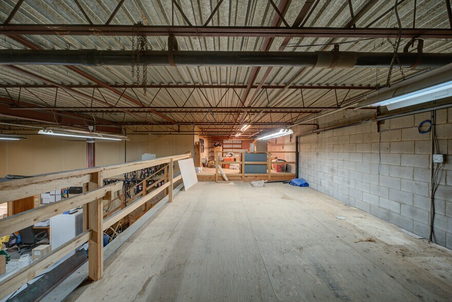 More Photos Of 114 Easton Rd, Brantford Industrial For Sale