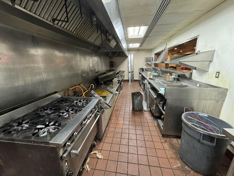 More Photos Of 4111 Timberlake Dr, Pontoon Beach Restaurant For Lease