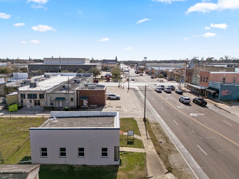 More Photos Of 2015 Avenue F, Bay City Office For Lease