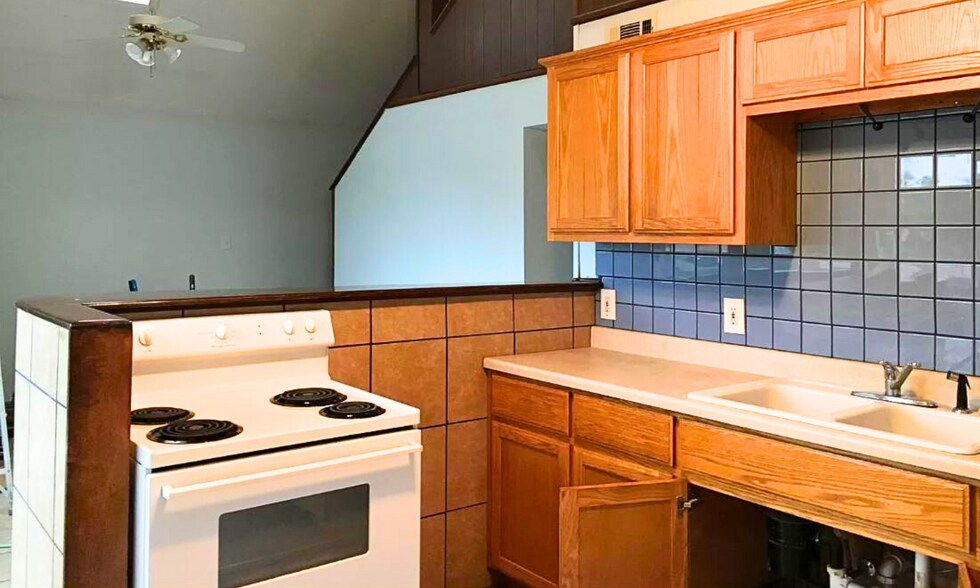 More Photos Of 2300 Live Oak St, Commerce Apartments For Sale