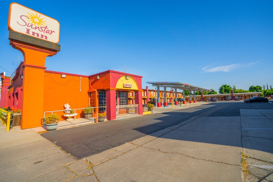 Primary Photo Of 839 W Pacheco Blvd, Los Banos Hotel For Sale