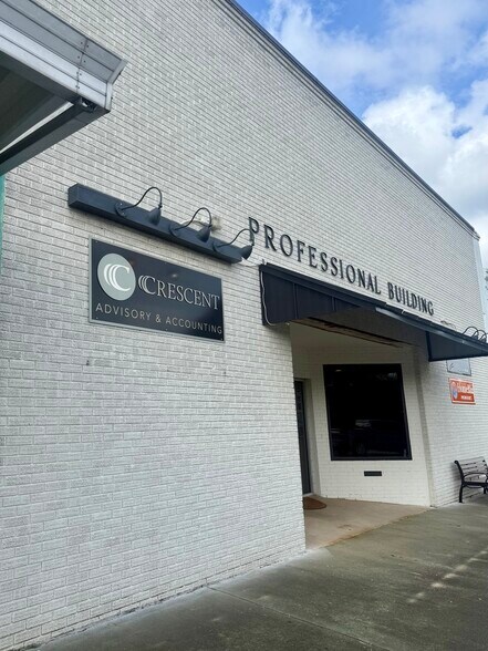 Primary Photo Of 694 Baldwin Ave, Defuniak Springs Office For Lease