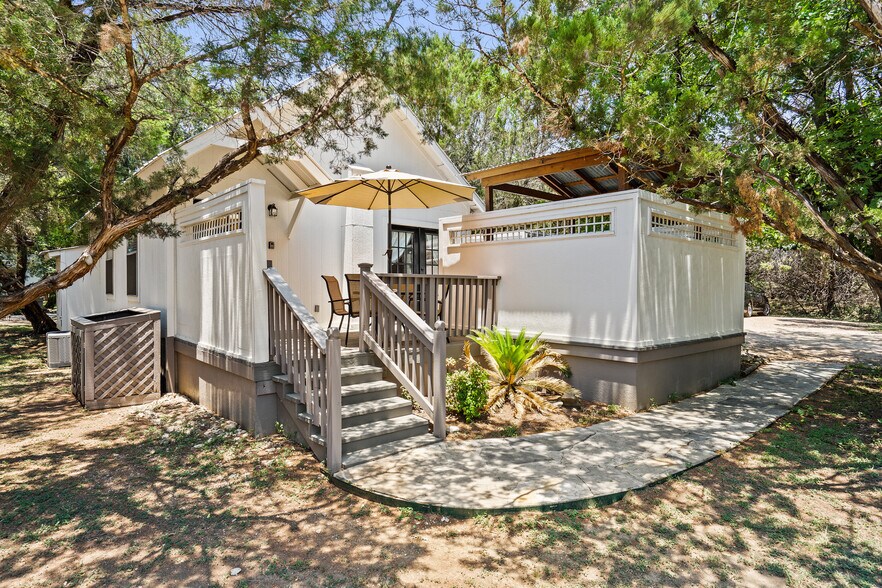 More Photos Of 104 Scudder Ln, Wimberley Hotel For Sale