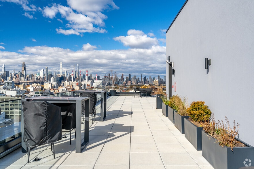 More Photos Of 3501 36th Ave, Astoria Medical For Lease