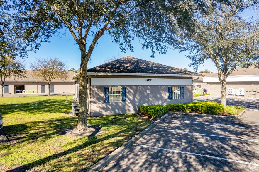 More Photos Of 1073 E Brandon Blvd, Brandon Office For Lease