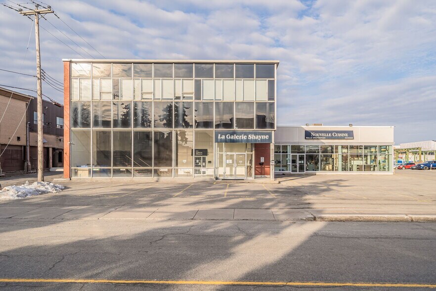 Primary Photo Of 5441-5471 Av Royalmount, Mont-Royal Service For Lease