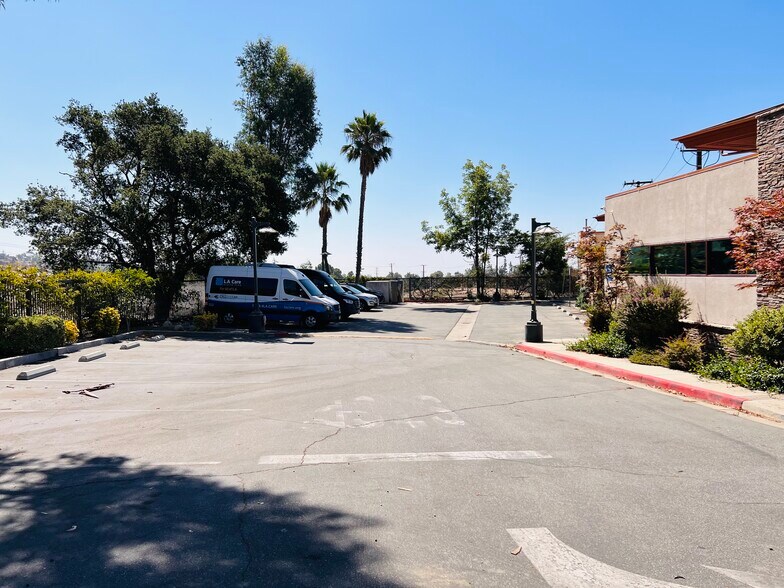 More Photos Of 2693 E Washington Blvd, Pasadena Medical For Lease