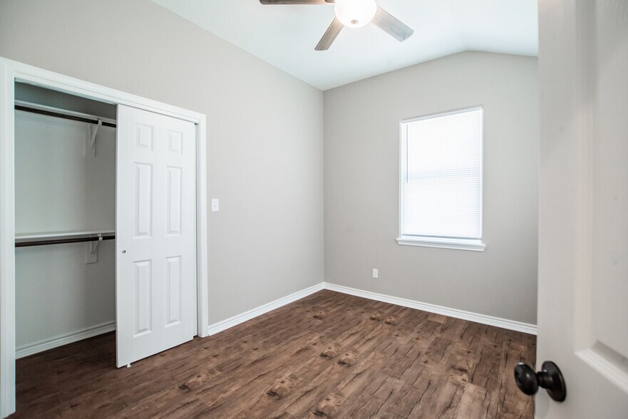 More Photos Of 101 W Water St, Victoria Apartments For Sale