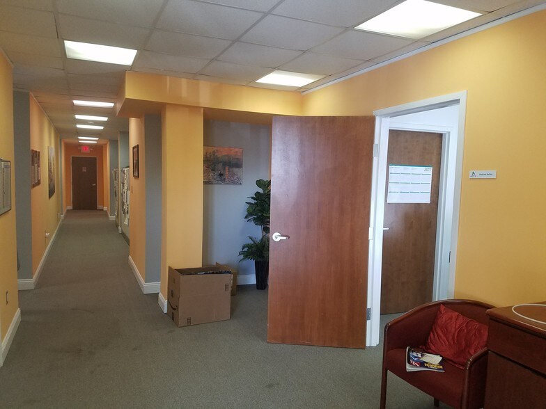 More Photos Of 8830-8854 Rixlew Ln, Manassas Flex For Lease
