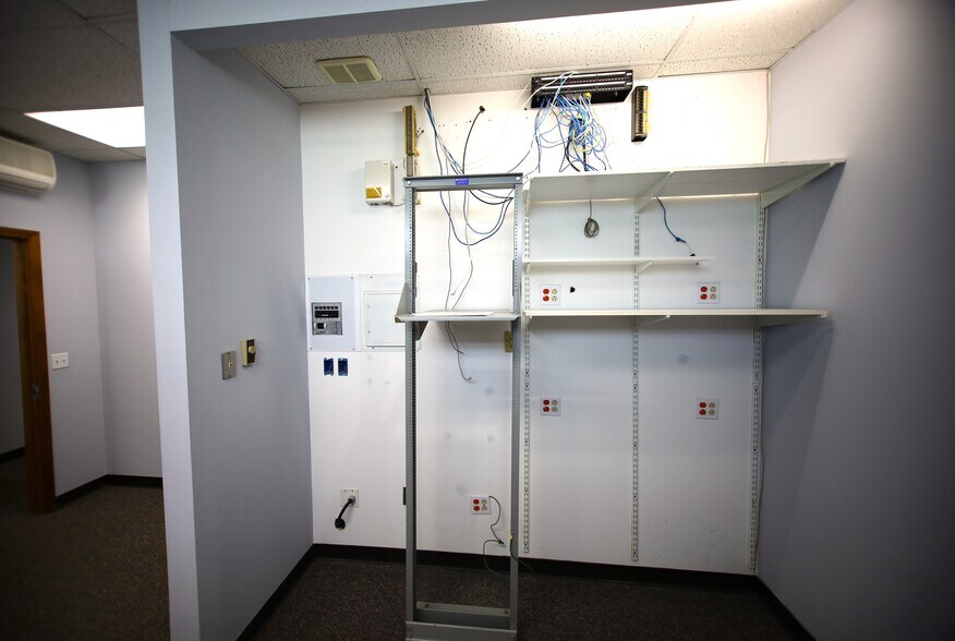 More Photos Of 326 Springside Ave, Pittsfield Office For Lease