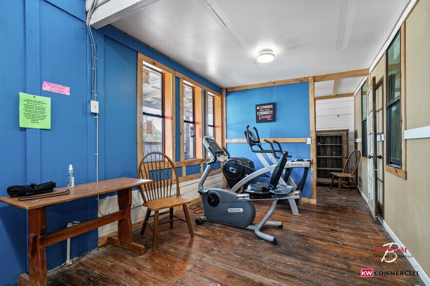 More Photos Of 23737 US Hwy 290 W, Harper Storefront For Sale