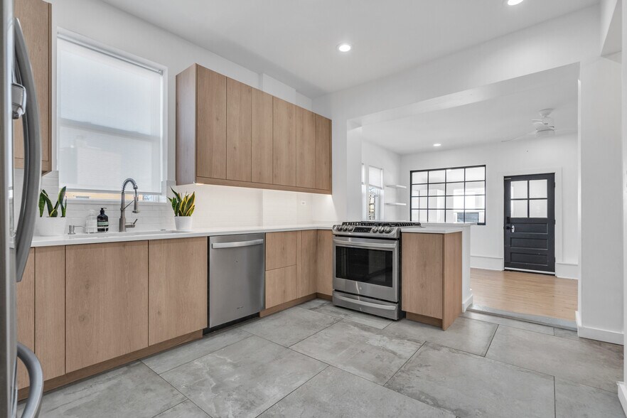 More Photos Of 3307 W Irving Park Rd, Chicago Office Residential For Sale