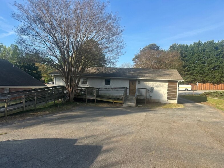 More Photos Of 1320 Haywood Rd, Greenville Office For Sale