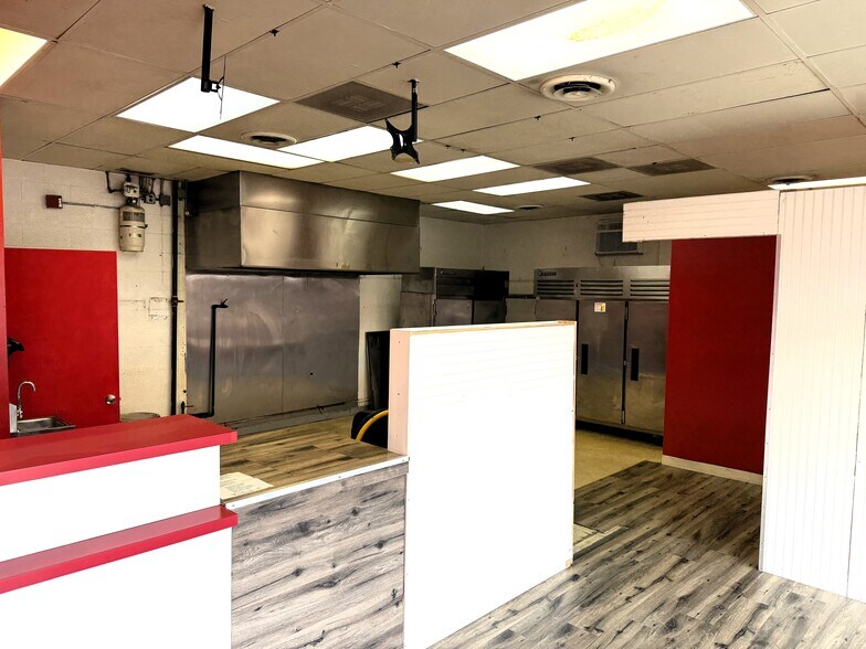 More Photos Of 31779-31799 Middlebelt Rd, Farmington Hills Restaurant For Lease