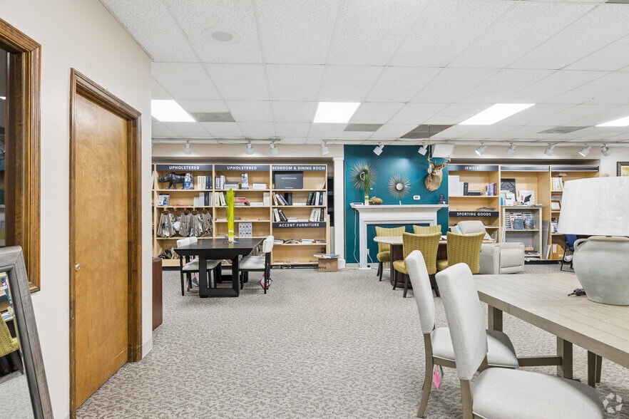 More Photos Of 1076 Sunset Blvd, West Columbia Showroom For Lease
