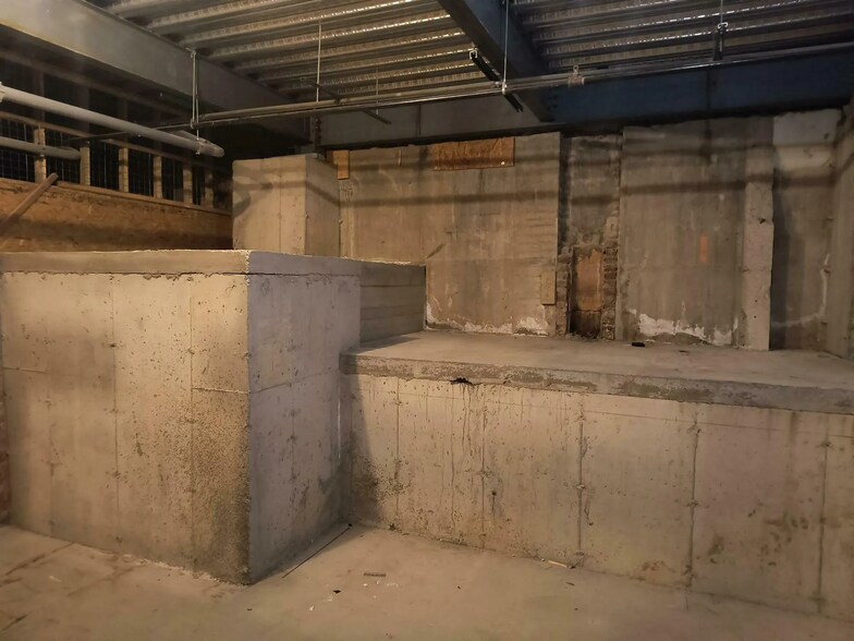 More Photos Of 123-125 N Main St, Crown Point Loft Creative Space For Sale