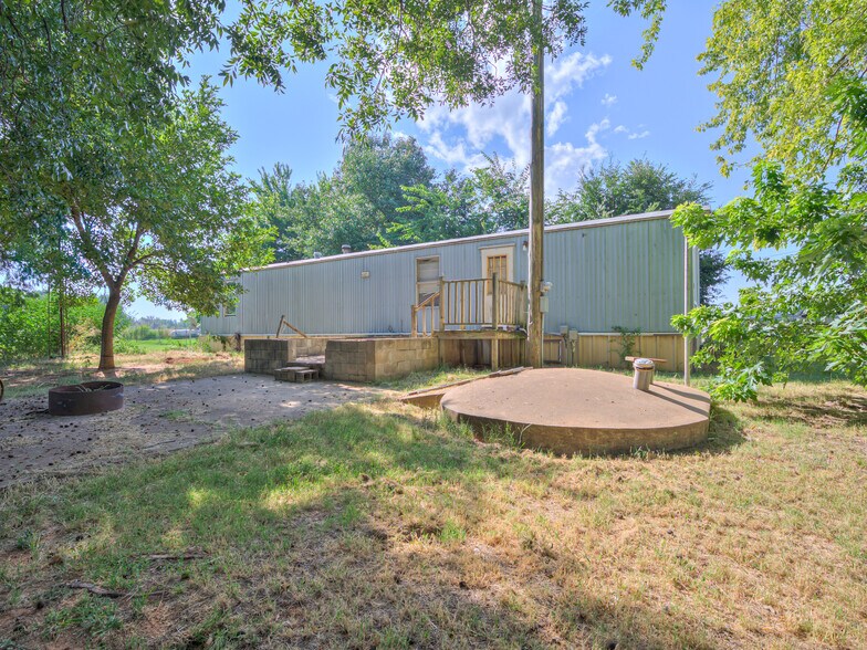 More Photos Of 16109 State Highway 33, Kingfisher Storefront Retail Office For Sale