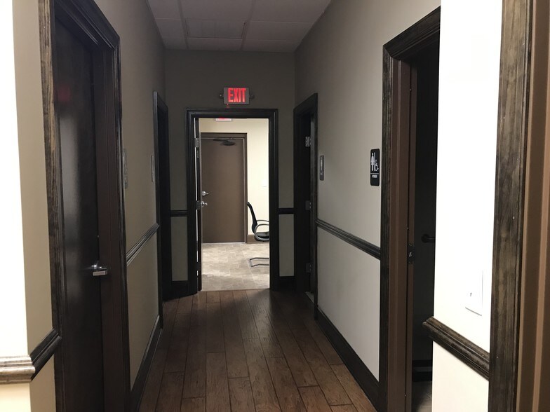 More Photos Of 949 E Main St, Lexington Office For Lease