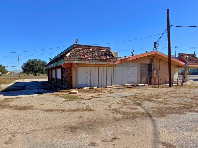 More Photos Of 2415 Jamar St, San Antonio General Retail For Sale