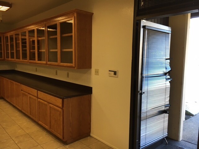 More Photos Of 380 Swift Ave, South San Francisco Warehouse For Lease