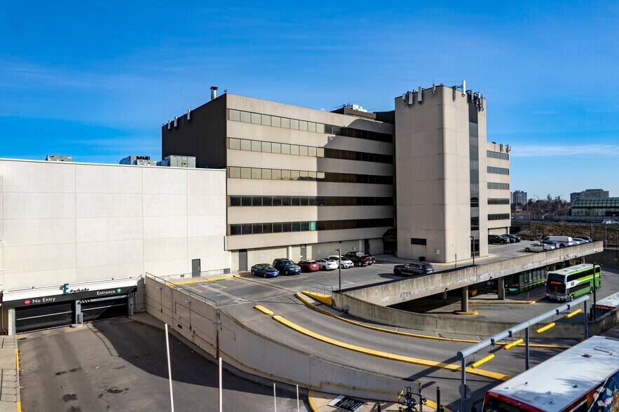 More Photos Of 1 Yorkdale Rd, Toronto Office For Sale