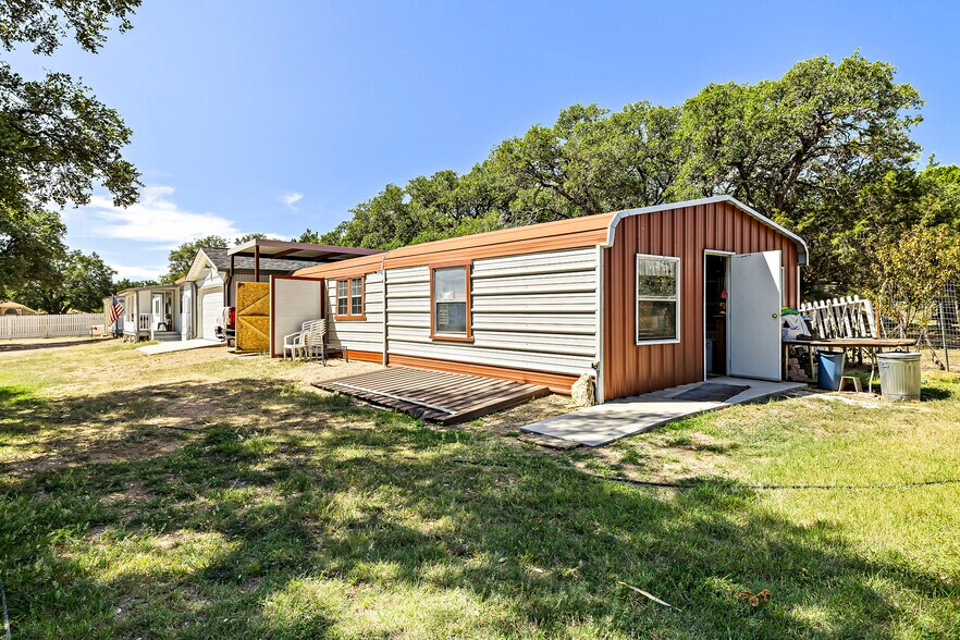 More Photos Of 3676 FM2657, Kempner Specialty For Sale