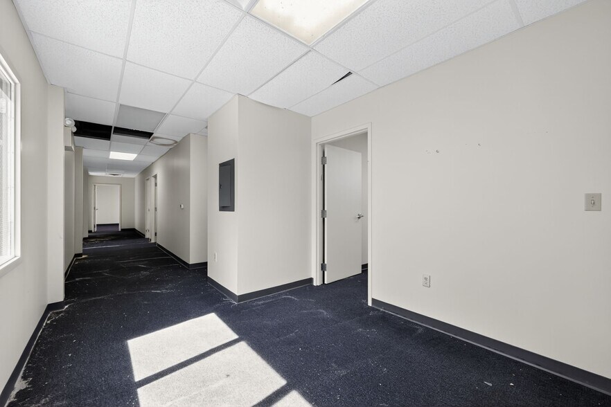 More Photos Of 514 E King Rd, Malvern Storefront Retail Office For Sale