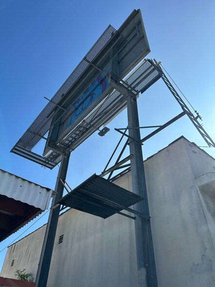 More Photos Of 5026 Crenshaw Blvd, Los Angeles Restaurant For Sale