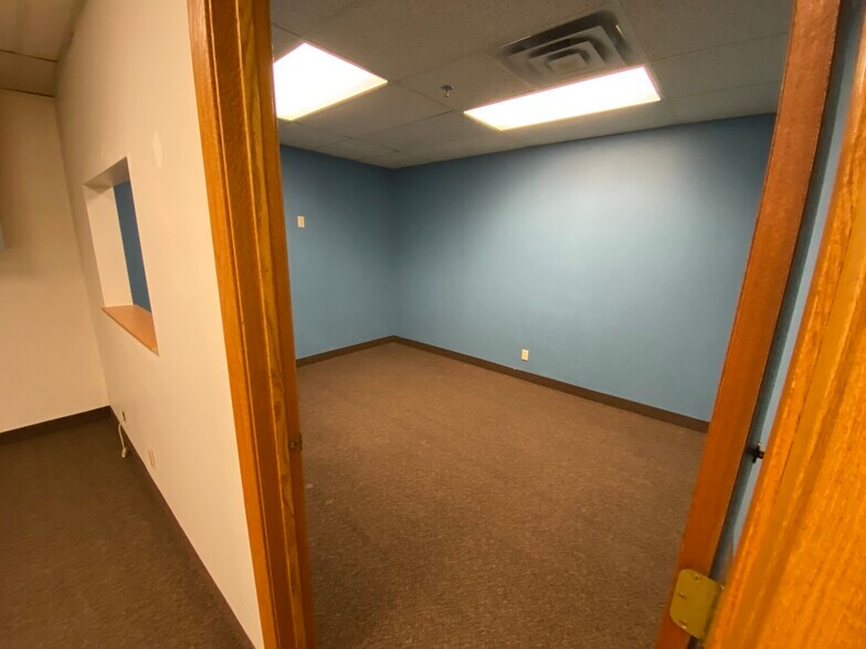 More Photos Of 2525 Nevada Ave N, Golden Valley Light Distribution For Sale