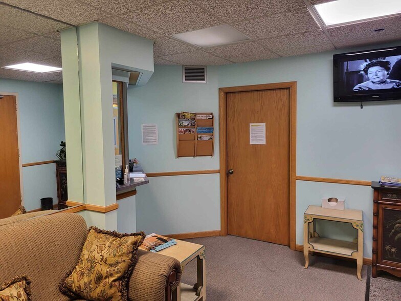 More Photos Of 700 2nd Ave N, Naples Medical For Lease